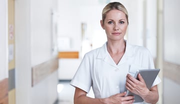 nurse-with-tablet